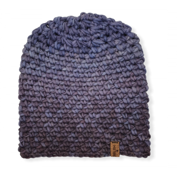 Thick cap made of plant-dyed wool