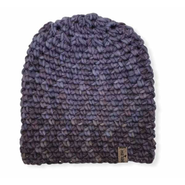 Thick cap made of plant-dyed wool