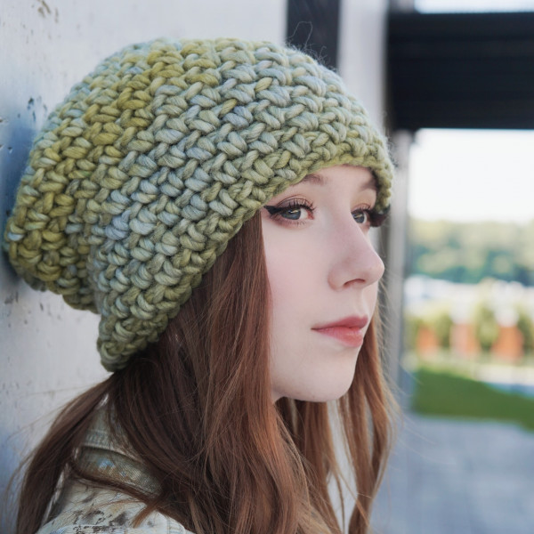 Thick cap made of plant-dyed wool