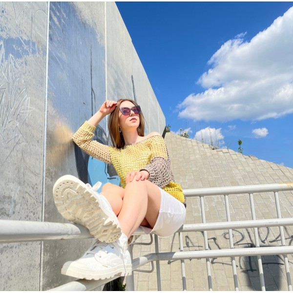 Ażurowy sweter z bawełny farbowanej naturalnie r