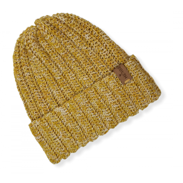 Winter cap in plant-dyed merino wool