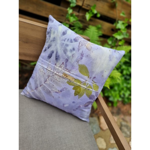 Poszewka na poduszkę z motywem liści farbowana  naturalnie